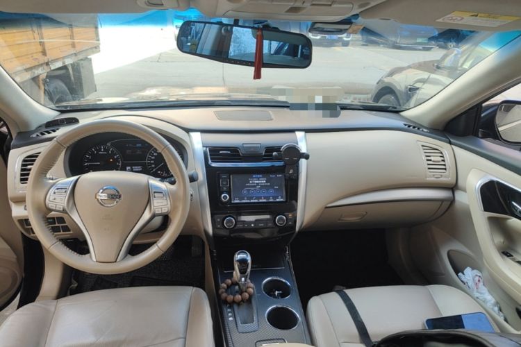 Used Nissan Teana 2016 Revised Version 2.0L XL Comfort Edition Center Console