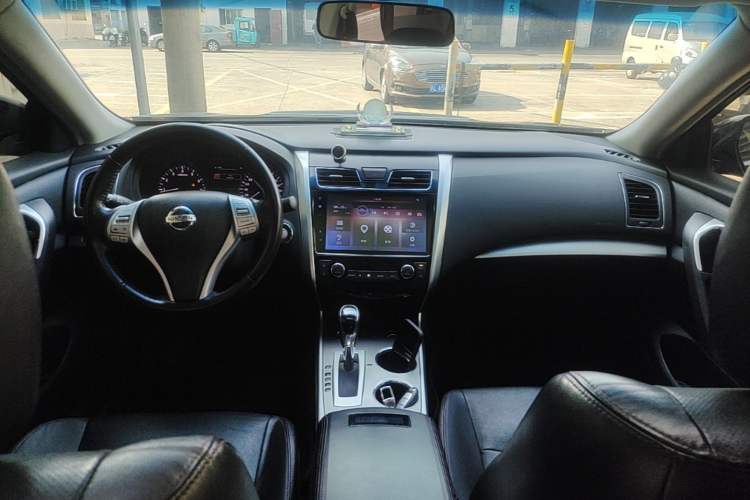 Used Nissan Teana 2016 Revised Version 2.0L XL Comfort Edition Center Console