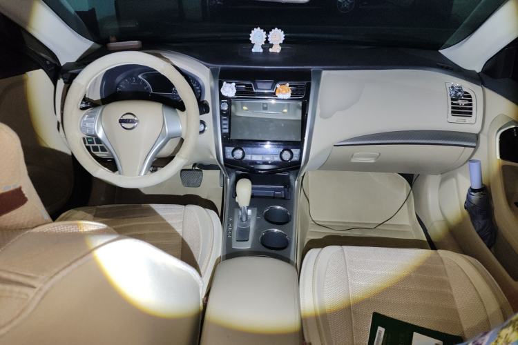Used Nissan Teana 2016 2.0L XE Fashion Edition Center Console