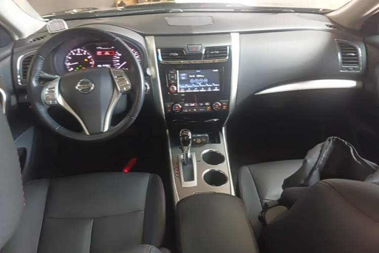 Used Nissan Teana 2016 Revised Version 2.0L XL Comfort Edition Center Console