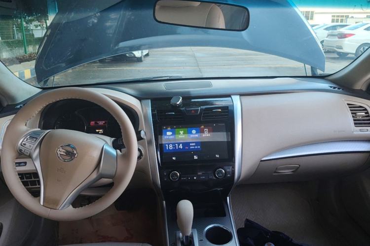 Used Nissan Teana 2016 Revised Version 2.0L XL Comfort Edition Center Console