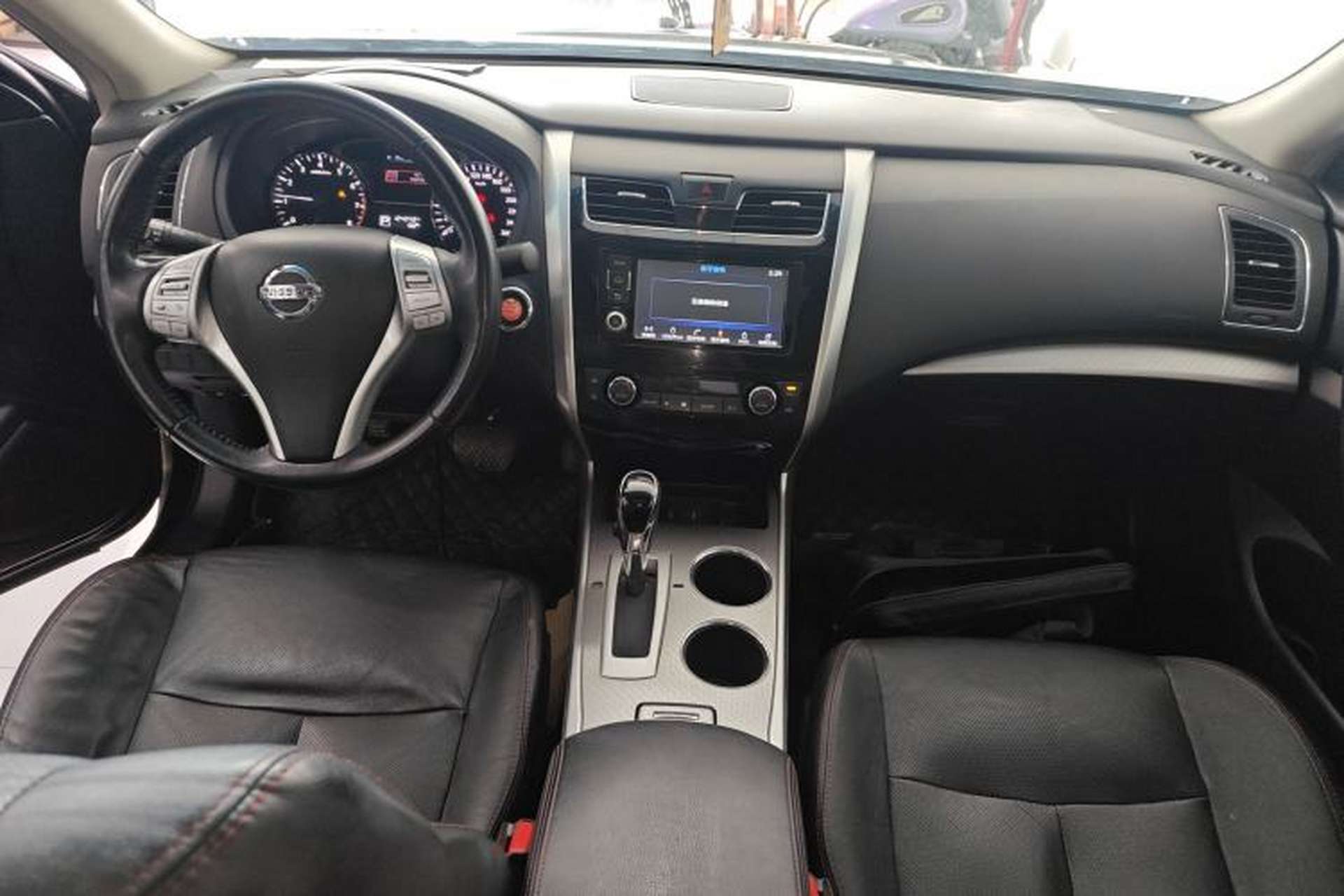 Used Nissan Teana 2016 Revised Version 2.0L XL Comfort Edition Center Console