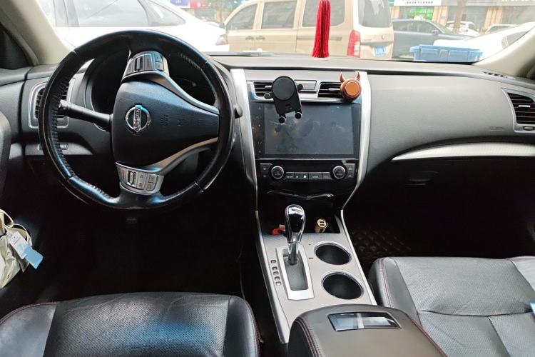 Used Nissan Teana 2016 Revised Version 2.0L XL Comfort Edition Center Console