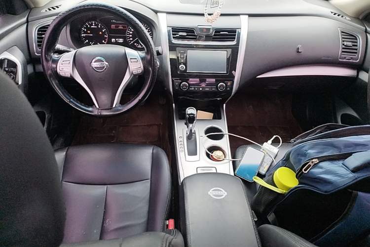 Used Nissan Teana 2016 Revised Version 2.0L XL Comfort Edition Center Console