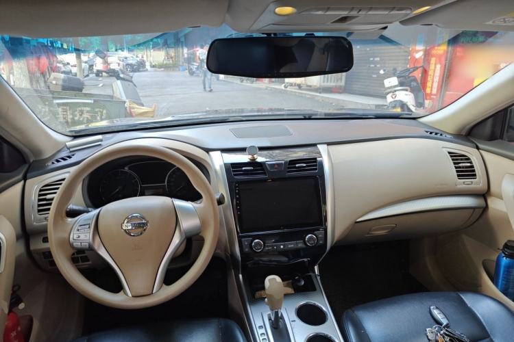Used Nissan Teana 2016 2.0L XE Fashion Edition Center Console