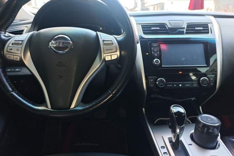 Used Nissan Teana 2016 2.0L XL-Upper Smart Edition Center Console