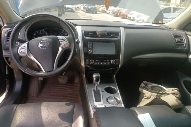 Used Nissan Teana 2016 Revised Version 2.0L XL Comfort Edition Center Console