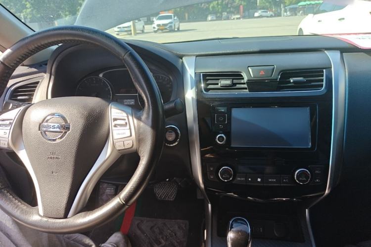 Used Nissan Teana 2016 2.0L XL Comfort Edition Center Console