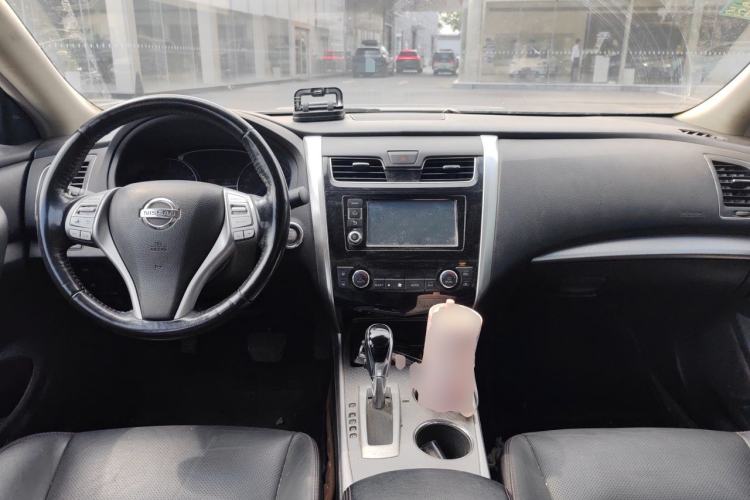 Used Nissan Teana 2016 2.0L XL-Upper Smart Edition Center Console