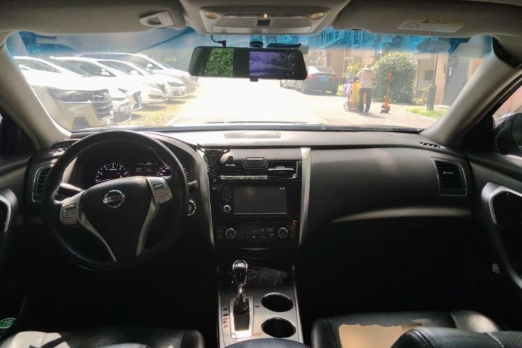 Used Nissan Teana 2016 Revised Version 2.0L XL Comfort Edition Center Console