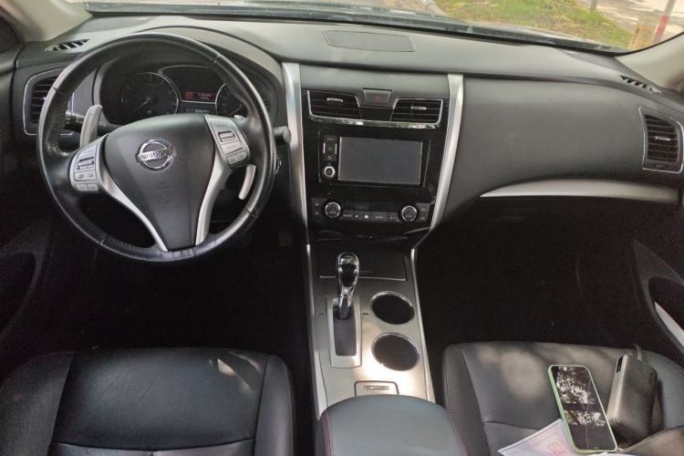 Used Nissan Teana 2016 2.5L XL Comfort Edition Center Console