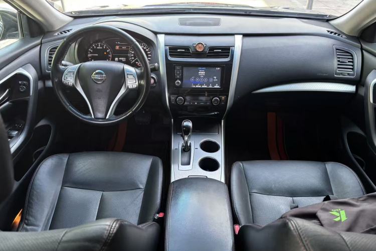 Used Nissan Teana 2016 Revised Version 2.0L XL Comfort Edition Center Console