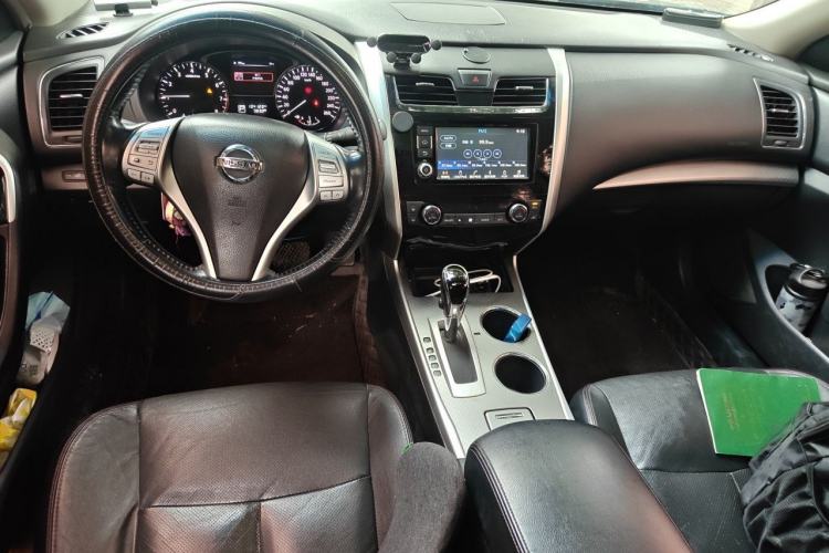 Used Nissan Teana 2016 Revised Version 2.0L XL Comfort Edition Center Console