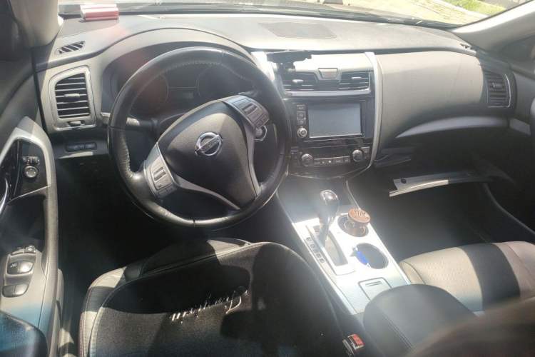 Used Nissan Teana 2016 2.0L XL-Upper Smart Edition Center Console