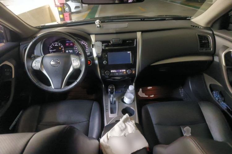 Used Nissan Teana 2016 Revised Version 2.0L XL Comfort Edition Center Console