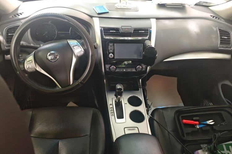 Used Nissan Teana 2016 Revised Version 2.0L XL Comfort Edition Center Console