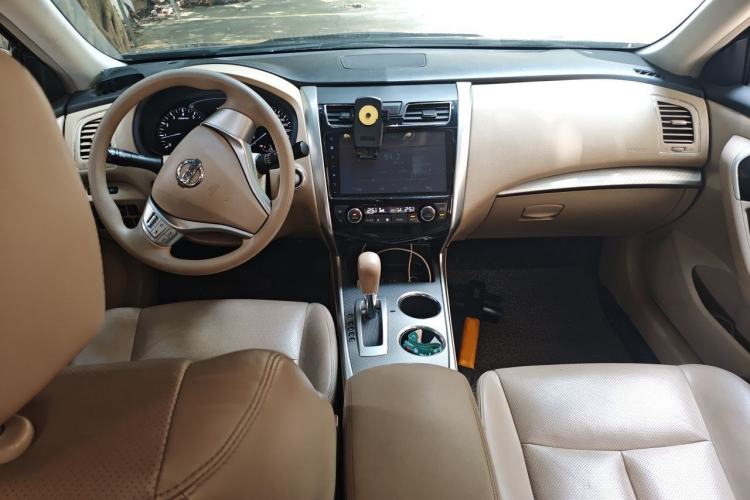 Used Nissan Teana 2016 2.0L XE Fashion Edition Center Console