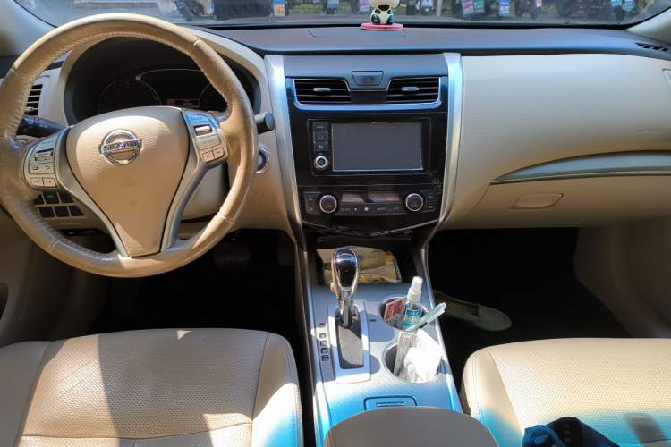 Used Nissan Teana 2016 2.0L XL Comfort Edition Center Console