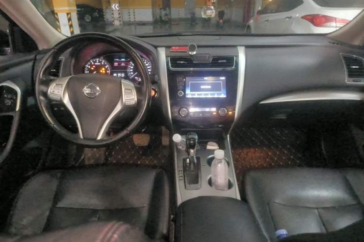 Used Nissan Teana 2016 Revised Version 2.0L XL Comfort Edition Center Console
