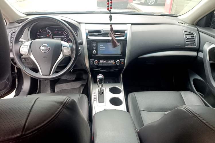 Used Nissan Teana 2016 Revised Version 2.0L XL Comfort Edition Center Console