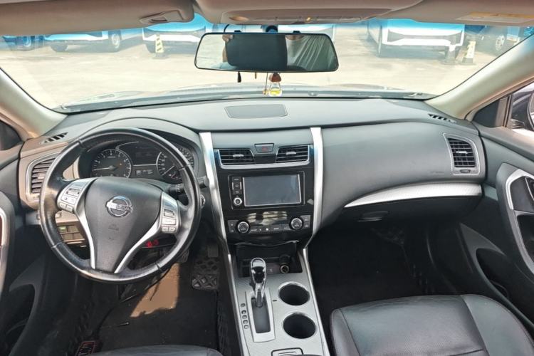 Used Nissan Teana 2016 Revised Version 2.0L XL Comfort Edition Center Console