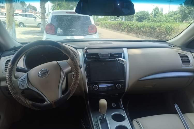 Used Nissan Teana 2016 2.0L XE Fashion Edition Center Console