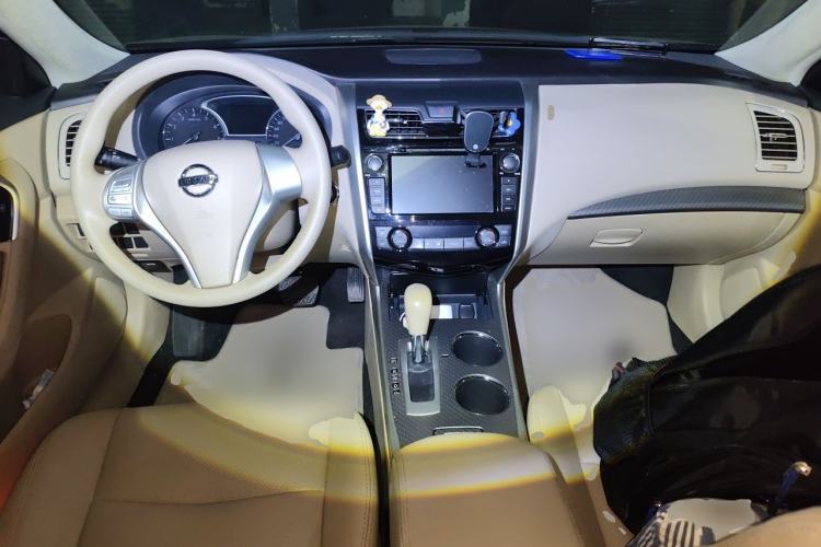 Used Nissan Teana 2016 2.0L XE Fashion Edition Center Console