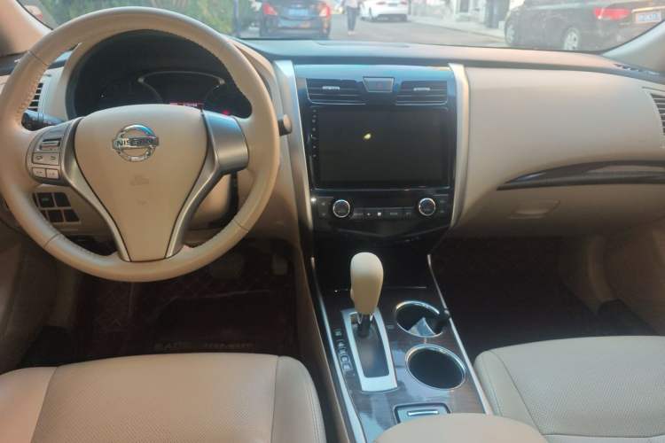 Used Nissan Teana 2016 2.0L XE Fashion Edition Center Console