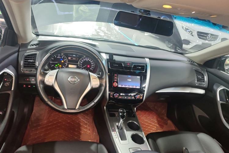 Used Nissan Teana 2016 Revised Version 2.0L XL Comfort Edition Center Console