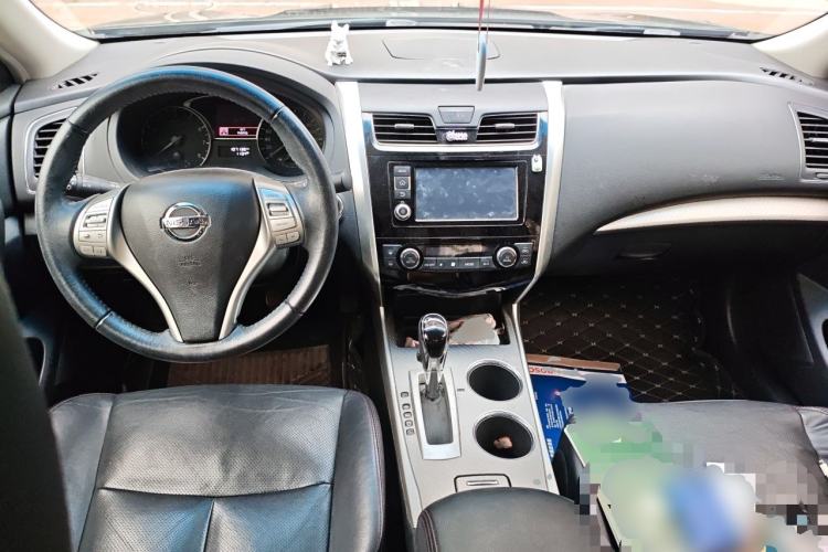 Used Nissan Teana 2016 Revised Version 2.0L XL Comfort Edition Center Console