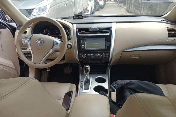 Used Nissan Teana 2016 Revised Version 2.0L XL Comfort Edition Center Console