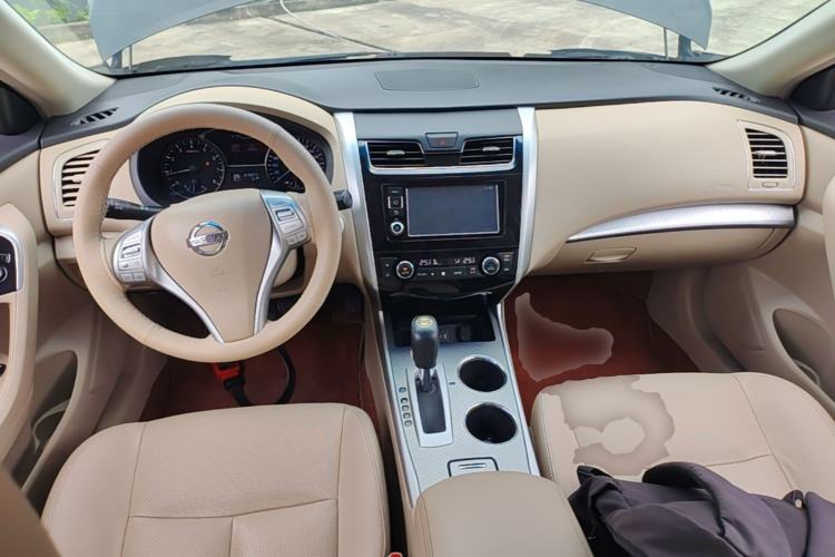 Used Nissan Teana 2016 Revised Version 2.0L XL Comfort Edition Center Console