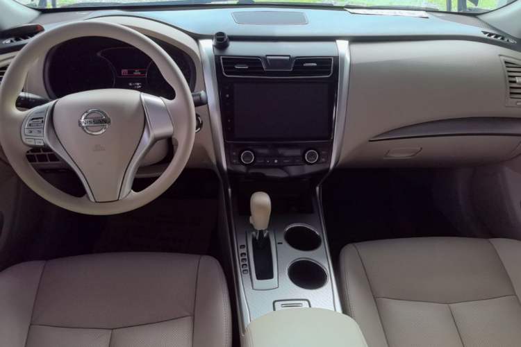 Used Nissan Teana 2016 2.0L XE Fashion Edition Center Console