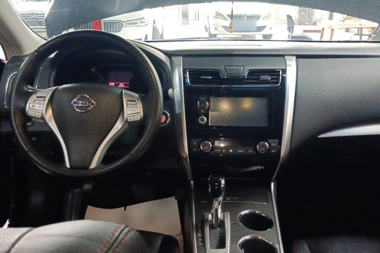 Used Nissan Teana 2016 Revised Version 2.0L XL Comfort Edition Center Console
