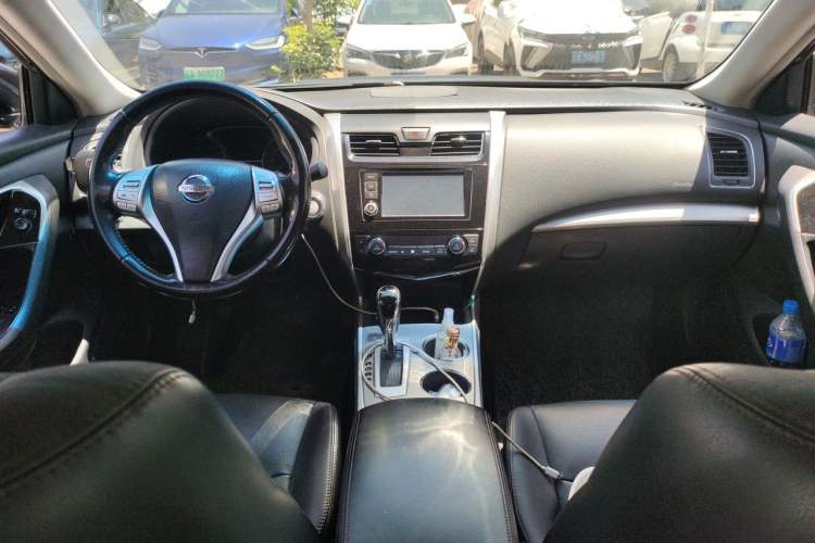 Used Nissan Teana 2016 Revised Version 2.0L XL Comfort Edition Center Console