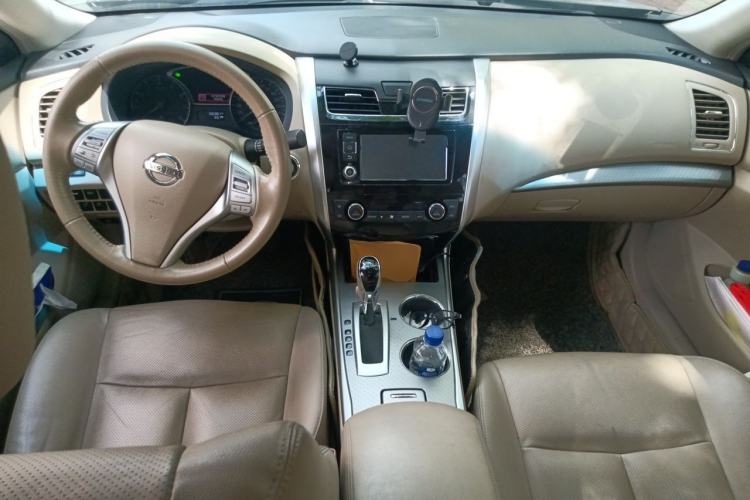 Used Nissan Teana 2016 Revised Version 2.0L XL Comfort Edition Center Console