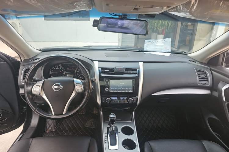 Used Nissan Teana 2016 Revised Version 2.0L XL Comfort Edition Center Console