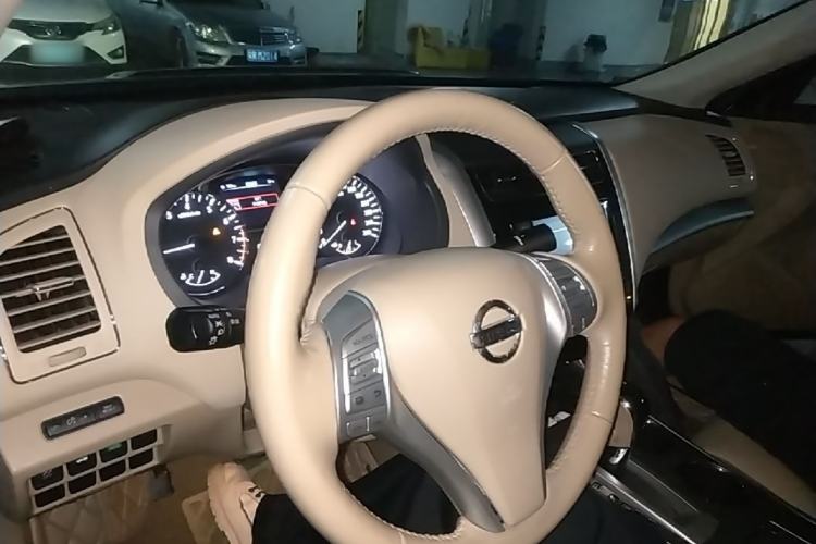 Used Nissan Teana 2016 Revised Version 2.0L XL Comfort Edition Center Console