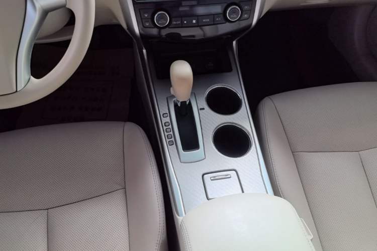Used Nissan Teana 2016 2.0L XE Fashion Edition Gear Lever