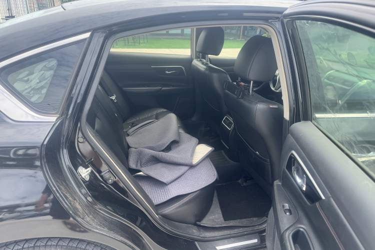 Used Nissan Teana 2016 Revised Version 2.0L XL Comfort Edition Interior 4