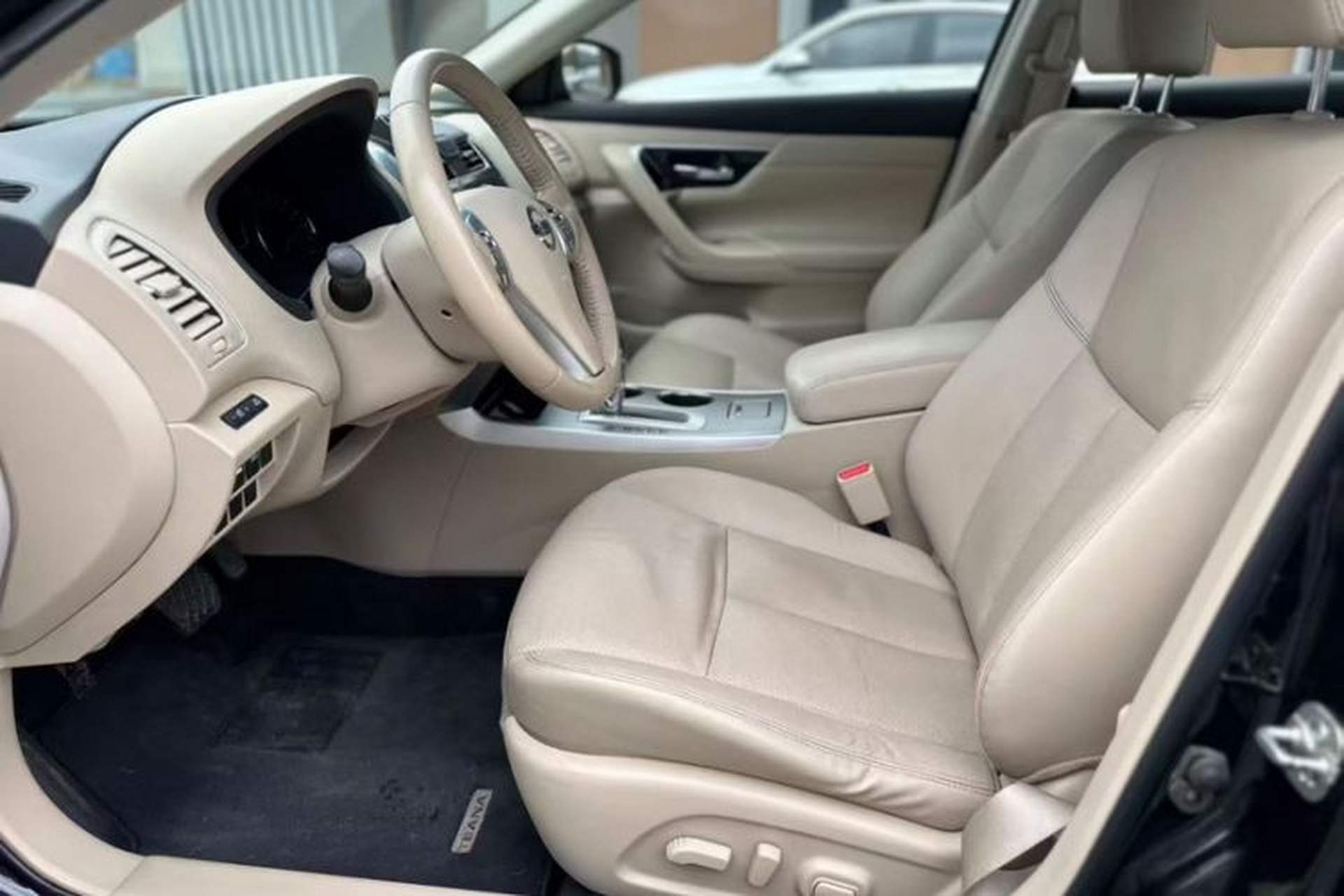 Used Nissan Teana 2016 Revised Version 2.0L XL Comfort Edition Interior 4