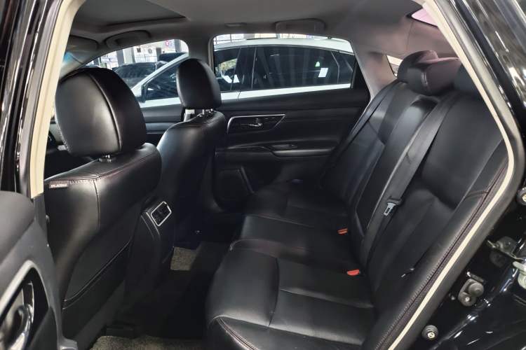 Used Nissan Teana 2016 Revised Version 2.0L XL Comfort Edition Interior 4