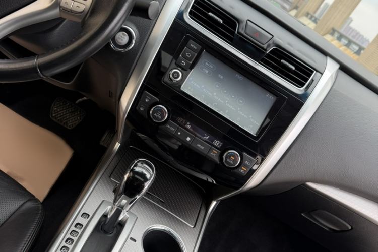 Used Nissan Teana 2016 2.0L XL Comfort Edition Interior 9