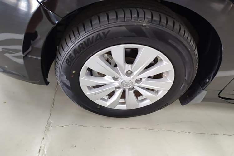 Used Nissan Teana 2016 Revised Version 2.0L XL Comfort Edition Left Front Wheel Hub