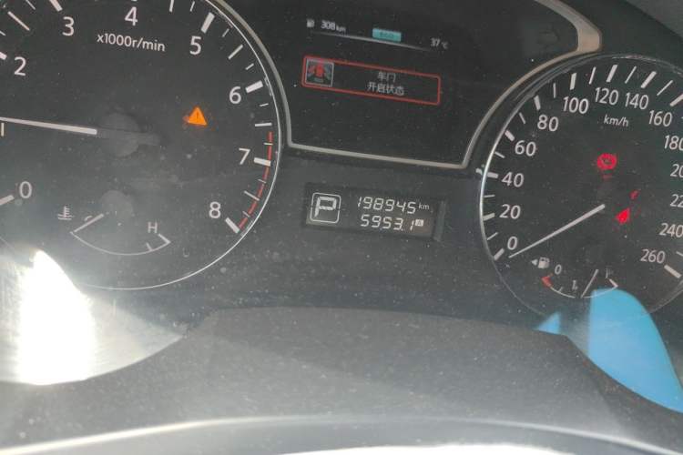 Used Nissan Teana 2016 2.0L XL Comfort Edition Odometer Close Up