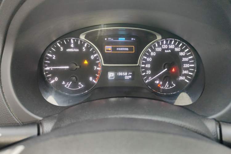 Used Nissan Teana 2016 2.0L XL Comfort Edition Odometer Close Up