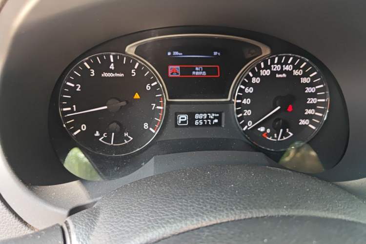 Used Nissan Teana 2016 2.0L XL Comfort Edition Odometer Close Up