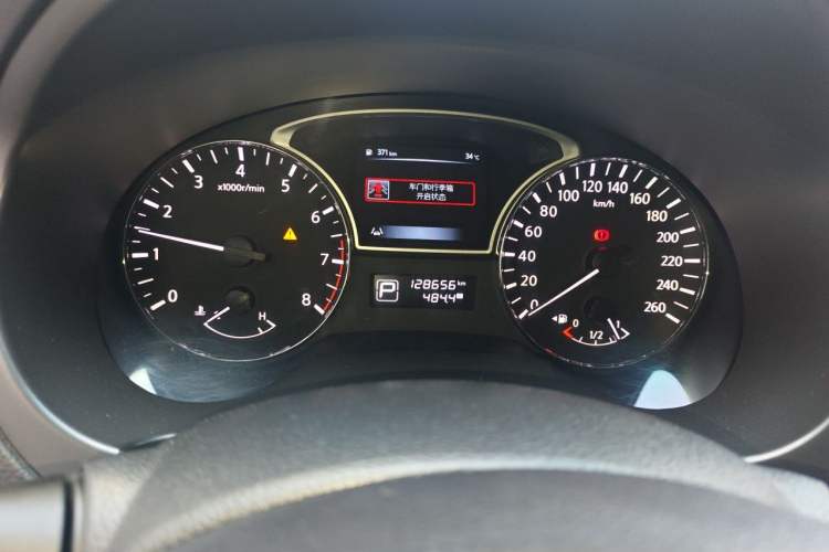 Used Nissan Teana 2016 2.0L XL-Upper Smart Edition Odometer Close Up
