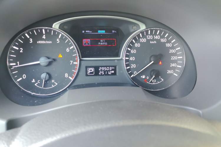 Used Nissan Teana 2016 2.0L XL Comfort Edition Odometer Close Up