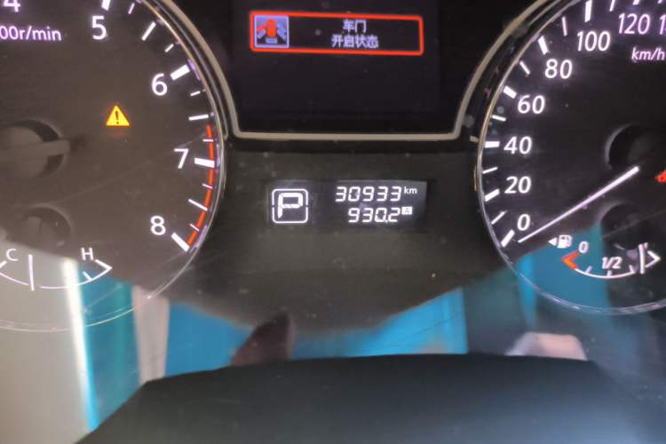 Used Nissan Teana 2016 2.0L XL Comfort Edition Odometer Close Up